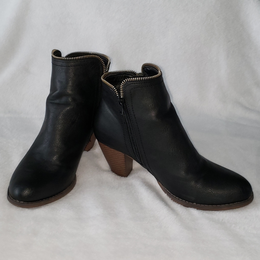 Zipper Heeled Ankle Bootie